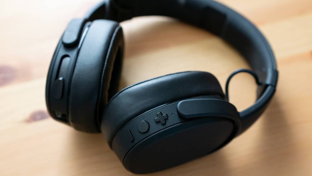 SkullCandy Headphones Review: Price, Battery, Design and Many More